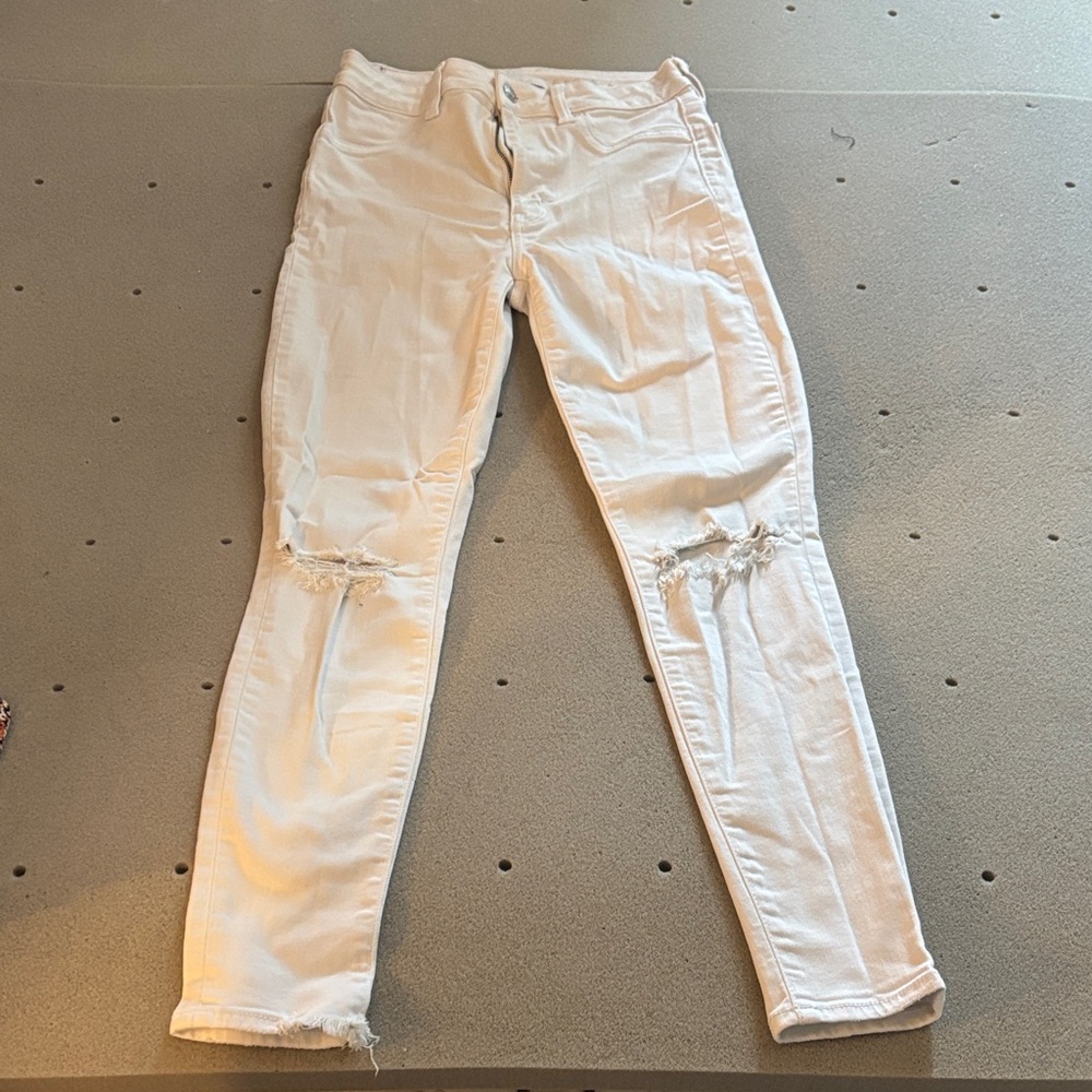 American Eagle Outfitters Women's Cream Distressed Skinny Jeans